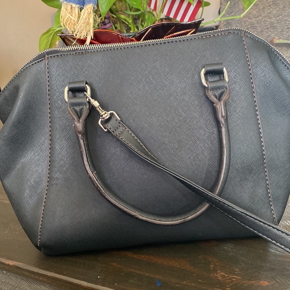 Liz Claiborne Tote - Picture 2 of 6